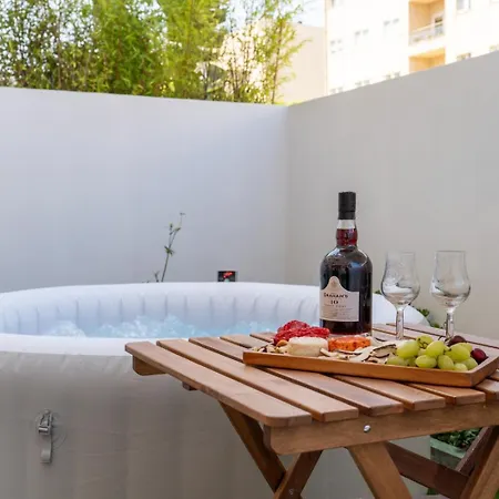 Hostwise - Modern Flat W/ Terrace | Near The Appartamento