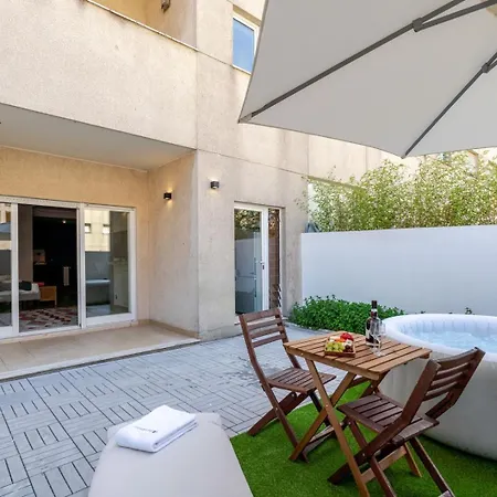 Hostwise - Modern Flat W/ Terrace | Near The Apartament *