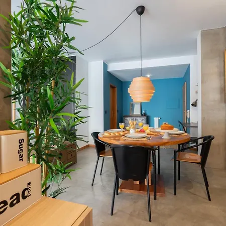 Hostwise - Modern Flat W/ Terrace | Near The Apartament