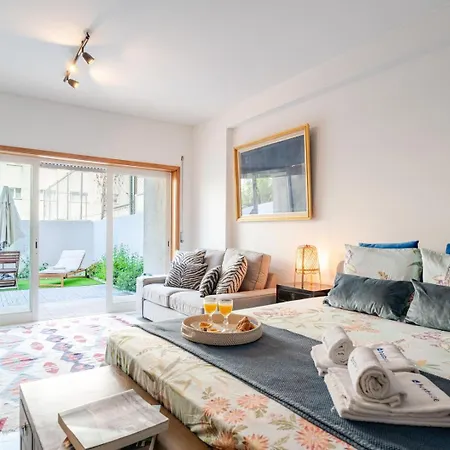 Hostwise - Modern Flat W/ Terrace | Near The Apartament