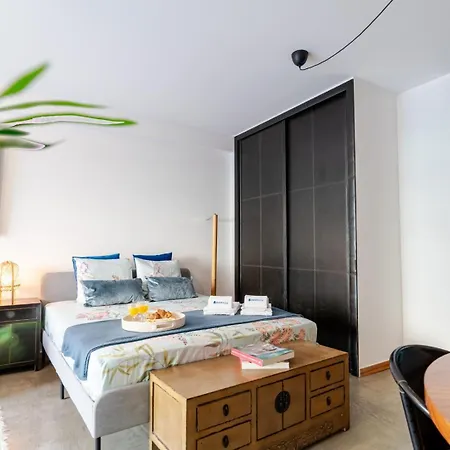 Hostwise - Modern Flat W/ Terrace | Near The *