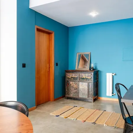 Hostwise - Modern Flat W/ Terrace | Near The Apartament