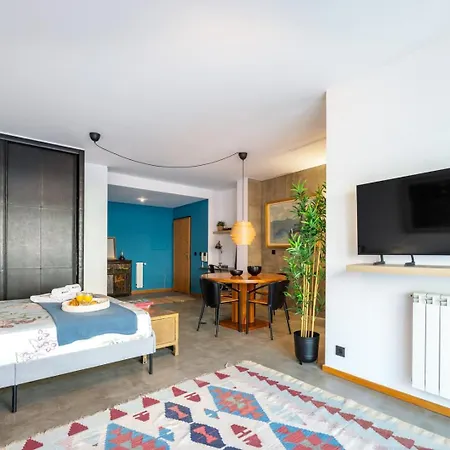 Apartament Hostwise - Modern Flat W/ Terrace | Near The *