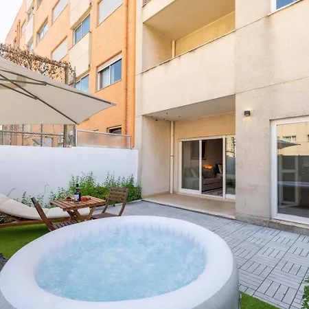 Apartament Hostwise - Modern Flat W/ Terrace | Near The