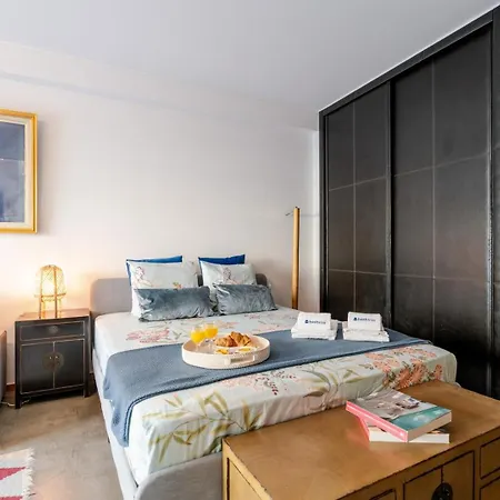 Hostwise - Modern Flat W/ Terrace | Near The Apartament *