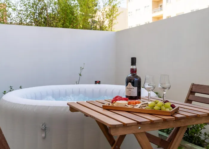 Hostwise - Modern Flat W/ Terrace | Near The Apartamento