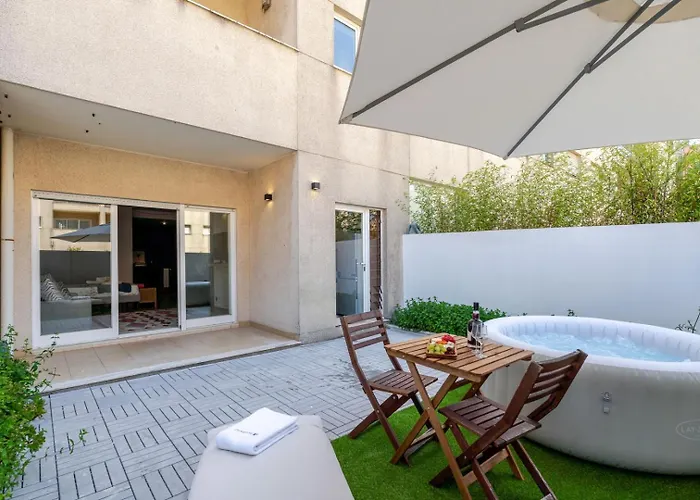 Hostwise - Modern Flat W/ Terrace | Near The アパート *