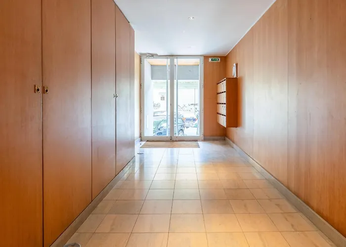 Hostwise - Modern Flat W/ Terrace | Near The