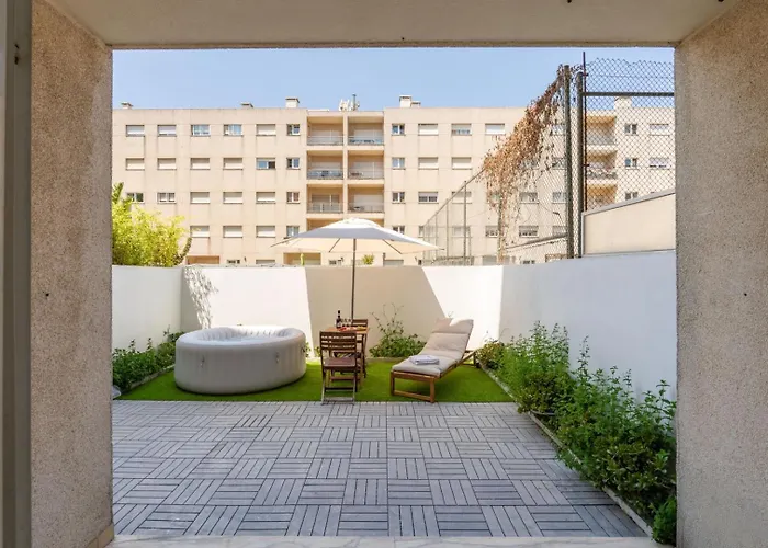 Apartamento Hostwise - Modern Flat W/ Terrace | Near The *