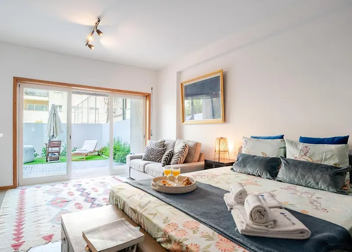 Hostwise - Modern Flat W/ Terrace | Near The Apartamento