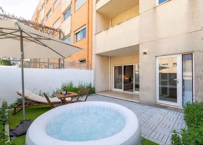 Apartamento Hostwise - Modern Flat W/ Terrace | Near The