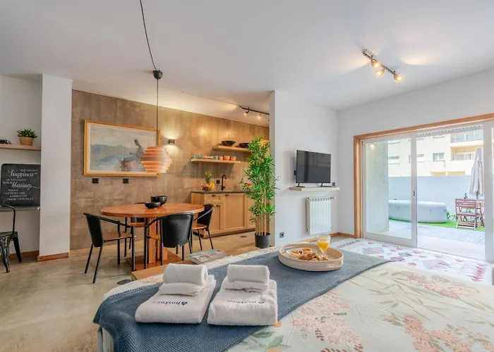 Apartamento Hostwise - Modern Flat W/ Terrace | Near The *