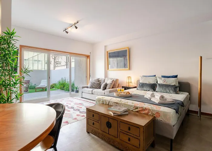 Hostwise - Modern Flat W/ Terrace | Near The Apartamento