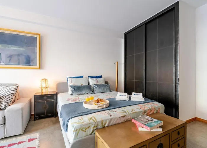 Hostwise - Modern Flat W/ Terrace | Near The Apartamento *